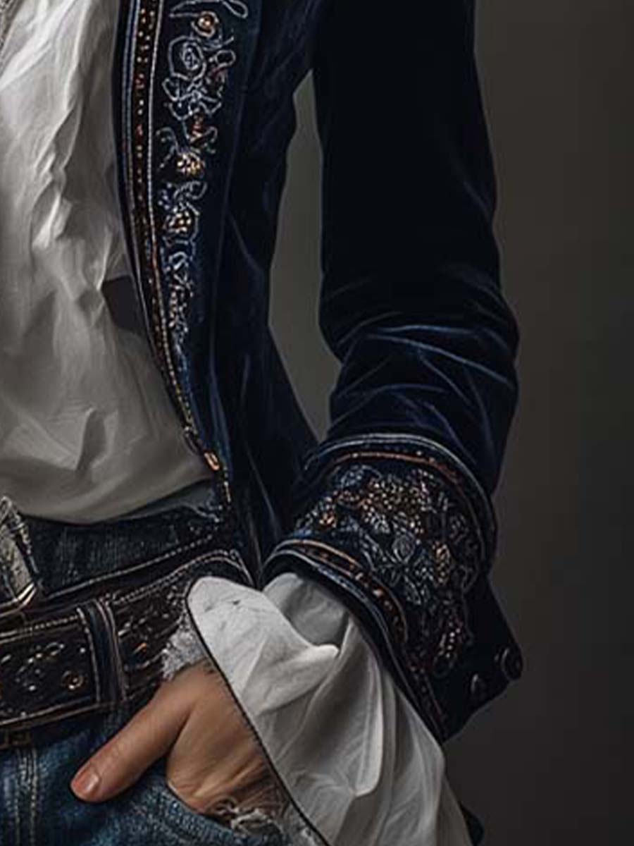 Veste blazer longue brodée Athénaïs Danoir Paris bleu marine, style vintage, détails de broderie élégante visible sur l'image.