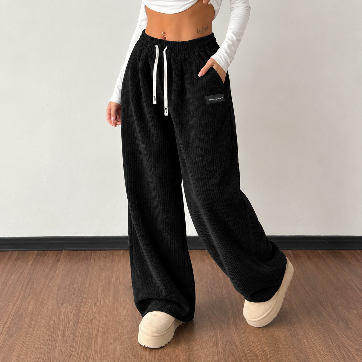 Pantalon large confortable pour dames de la marque Danoir Paris, en tissu doux et coupe décontractée.