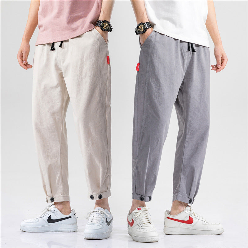 Pantalons ajustés en coton Theo de Danoir Paris, coupe moderne et confortable, en tissu blanc visible dans l'image.