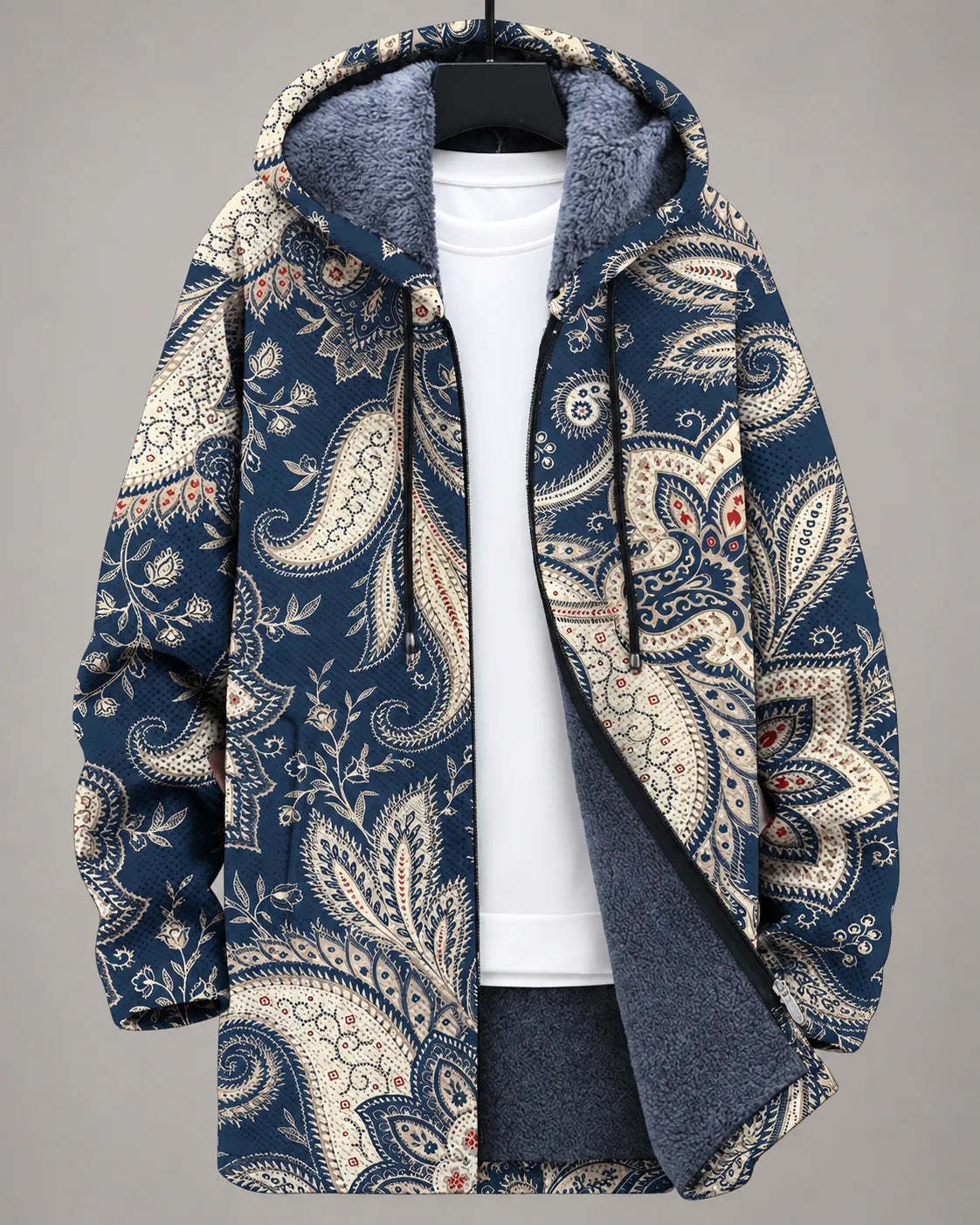 Veste à capuche Eliana Danoir Paris avec motifs de chats étoilés, en tissu doux, portée sur un mannequin.