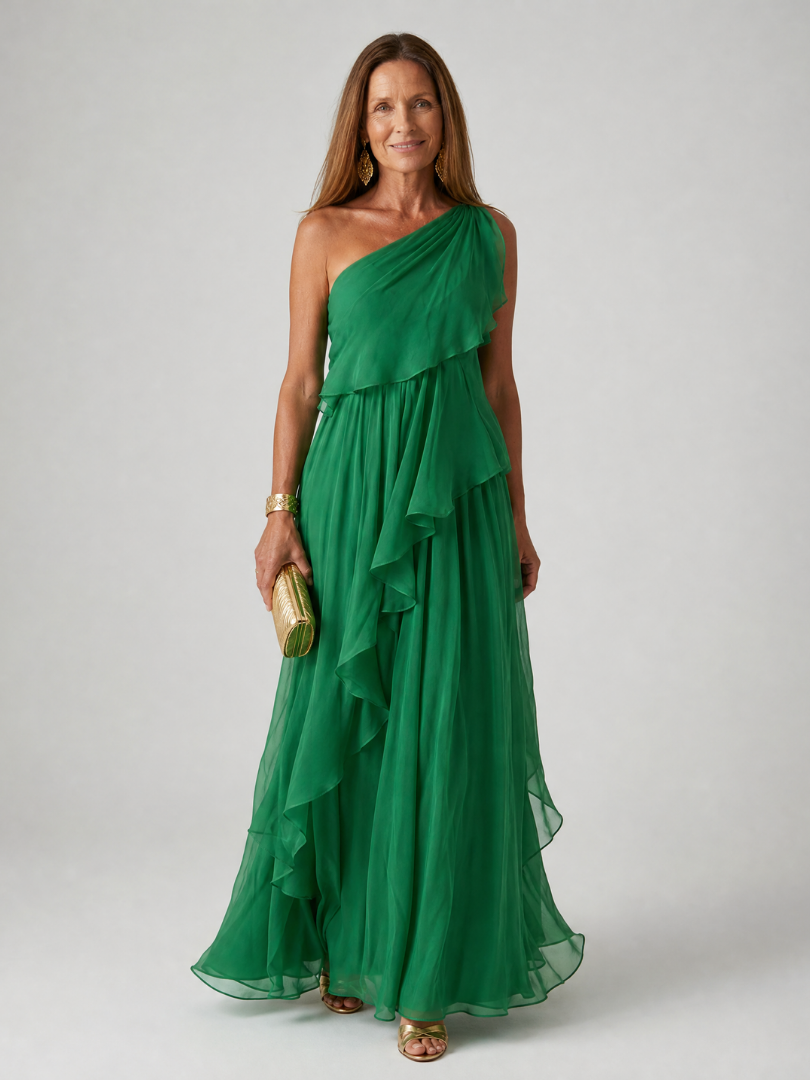 Robe maxi verte Danoir Paris à épaule unique avec volants en cascade, tissu fluide et élégant, portée sur un mannequin.