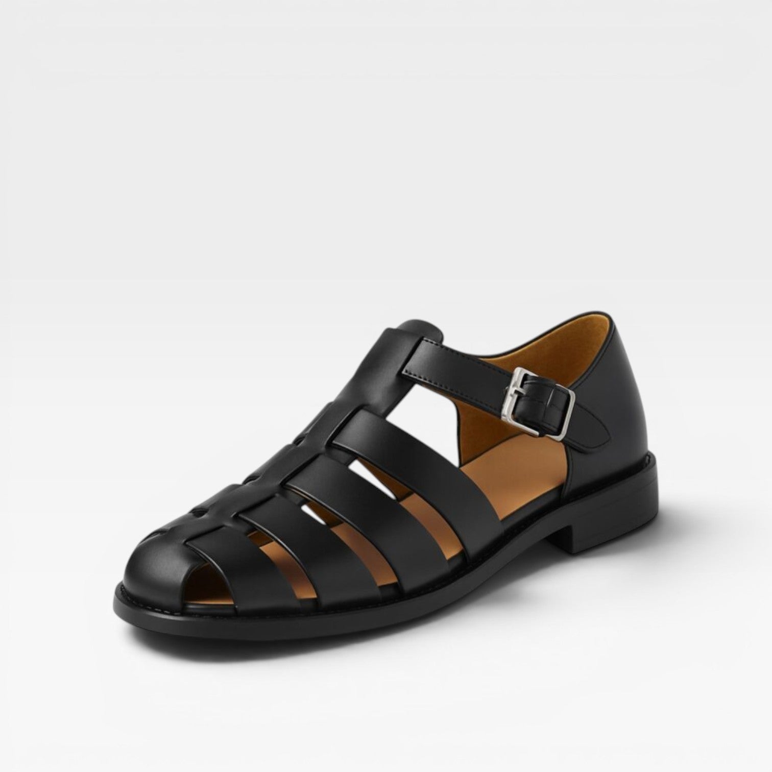 Sandales fisherman en cuir pour hommes de Danoir Paris, style estival classique à bout fermé, chaussure confortable pour l'été.