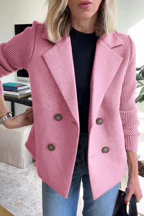 Veste blazer casual Danoir Paris Sasha, coupe ajustée, en tissu gris, portée sur une tenue décontractée féminine.