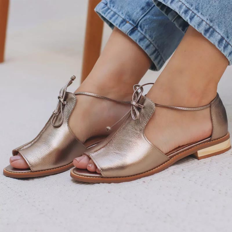Sandales en cuir style à bride LILLIANA de Danoir Paris, avec lanières ajustables et semelle confortable, pour un look élégant.