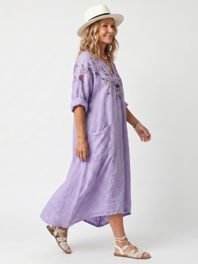 Robe midi oversize Danoir Paris Tavi avec poches et broderie florale, tissu léger et style décontracté.