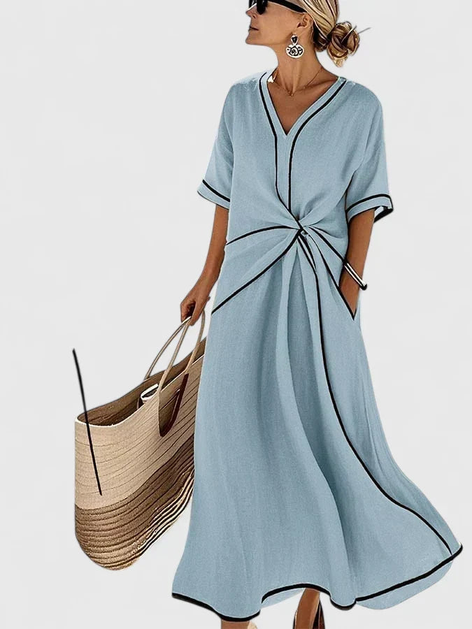 Robe élégante Danoir Paris Erykahhh avec tissu fluide et coupe sophistiquée, portée par une mannequin.