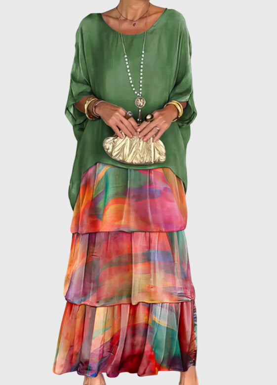 Robe longue Susan de Danoir Paris, vêtement élégant avec coupe fluide et détails sophistiqués, portée en style chic.