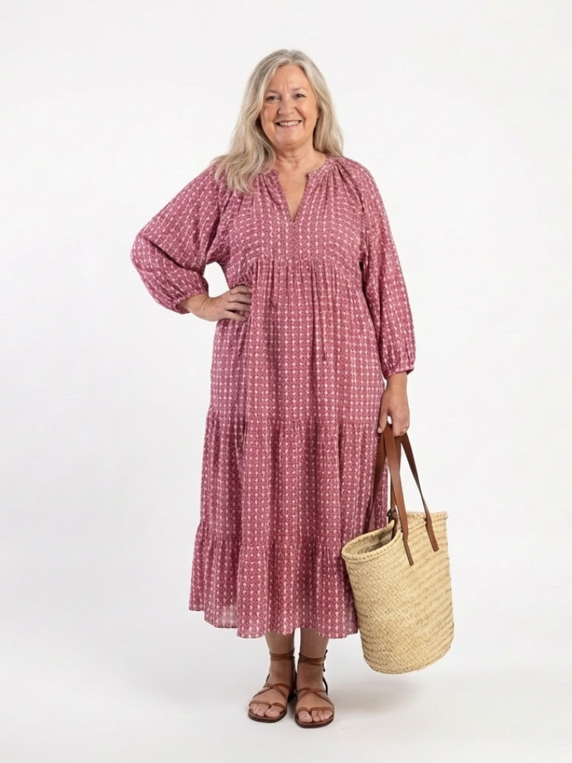 Robe midi Danoir Paris Arlette à imprimé géométrique avec manches longues, tissu fluide et coupe élégante.