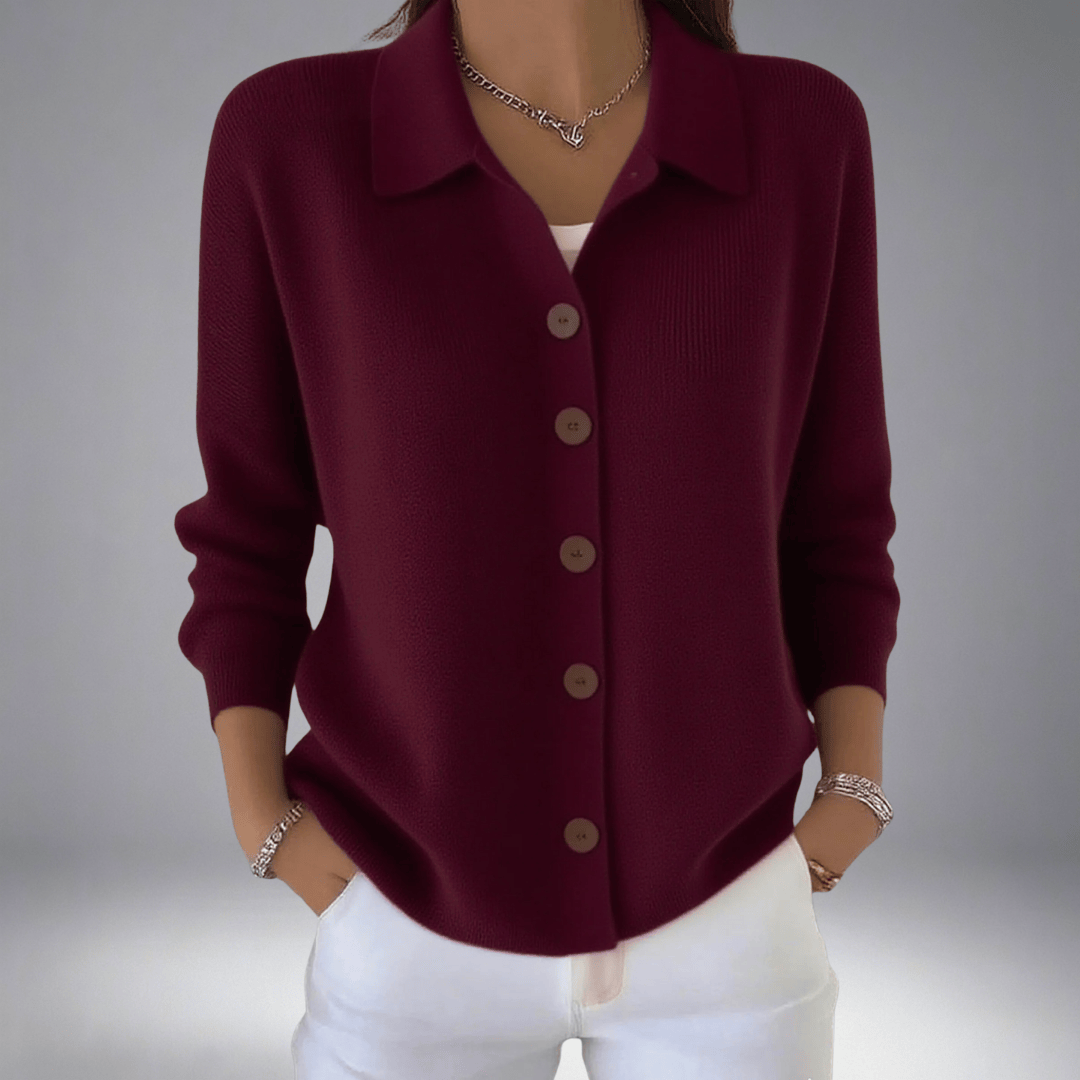Pull cardigan élégant Layla en tricot fin de Danoir Paris, détail de la texture et coupe sophistiquée.