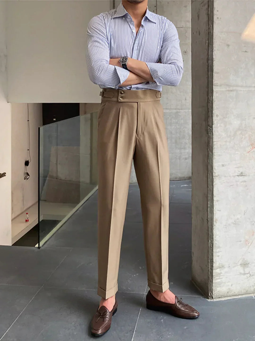 Pantalons vintage sartoriales Moritz de Danoir Paris, en tissu élégant, avec coupe classique et détails soignés.