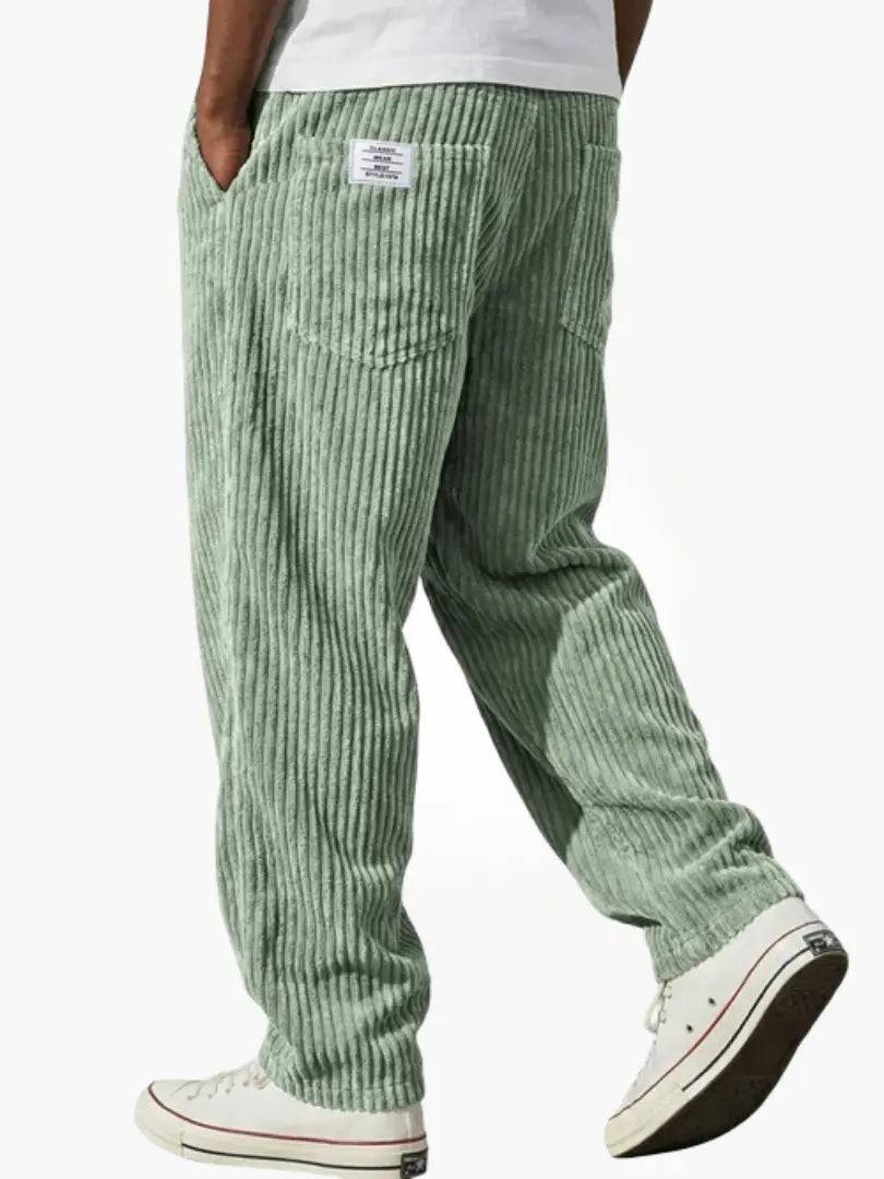 Pantalon en velours côtelé pour hommes Leblanc™ de Danoir Paris, coupe classique et texture douce en tissu côtelé.