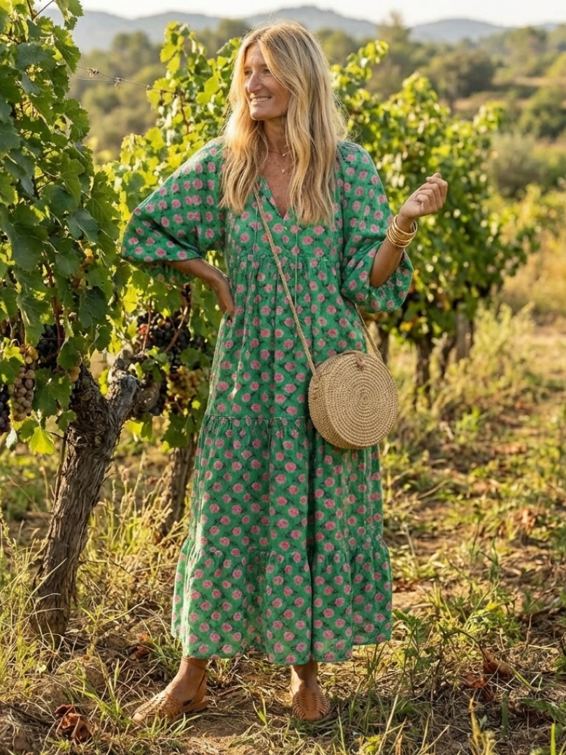 Robe midi à motifs floraux avec décolleté en V, marque Danoir Paris, tissu léger et élégant pour femme.