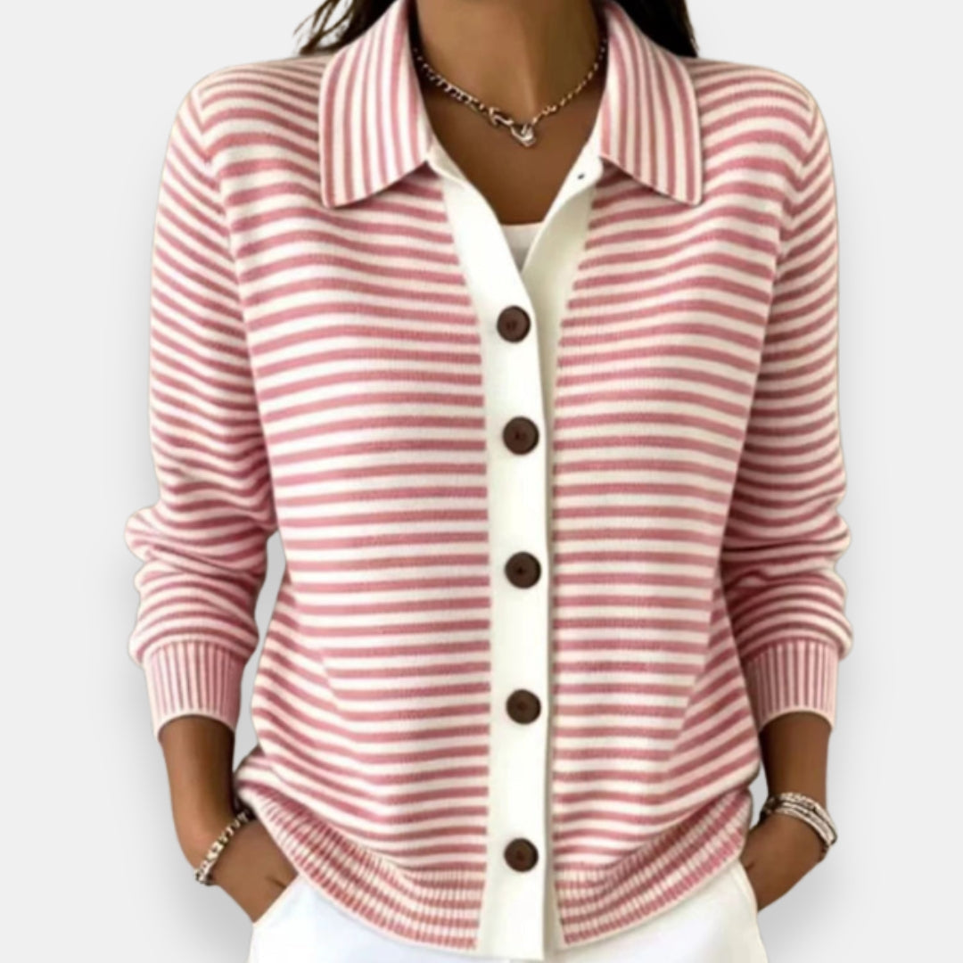 Cardigan boutonné rayé Nola™ de Danoir Paris, modèle élégant avec manches longues et motifs rayés bleus et blancs.