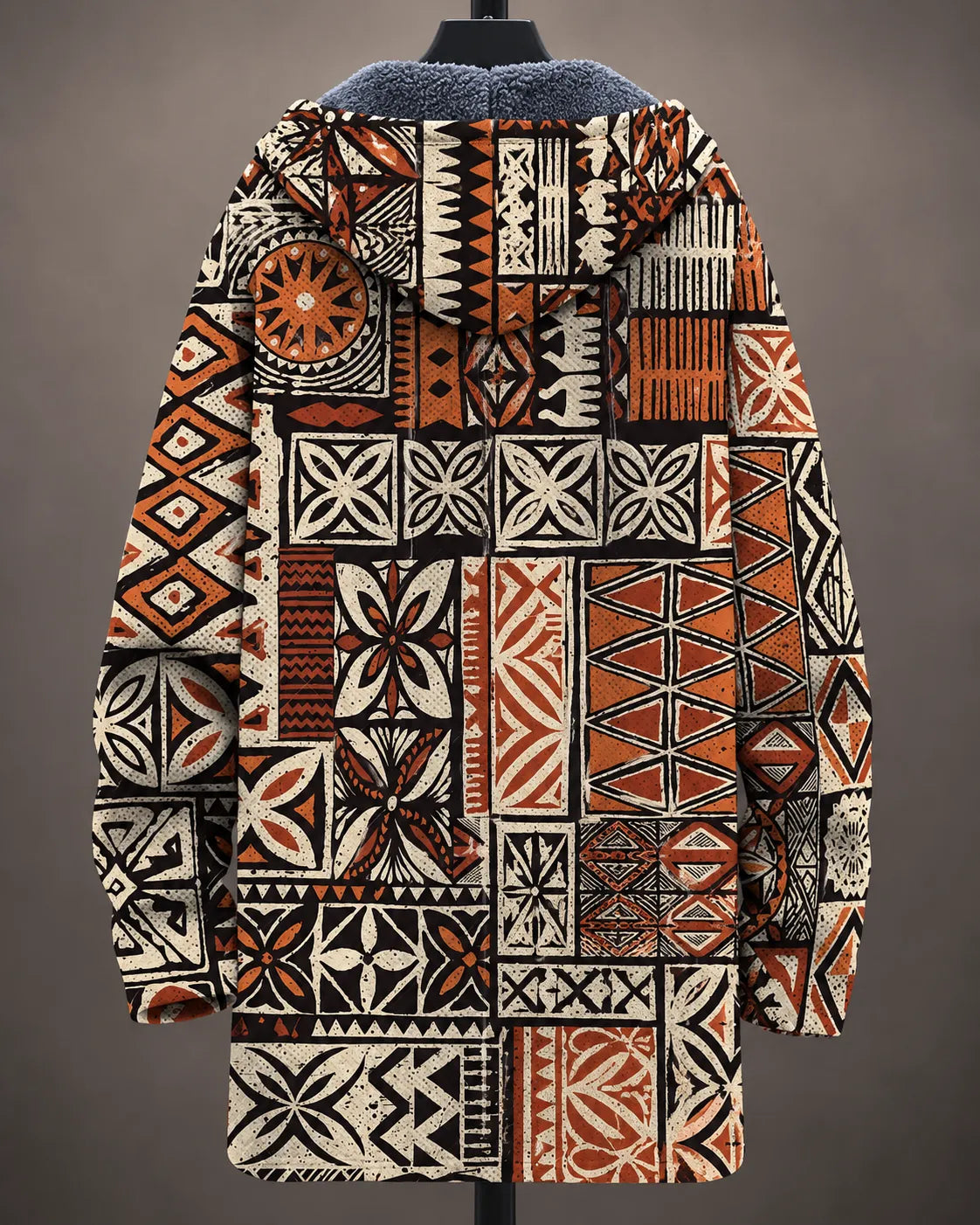 Veste mosaïque Serena avec capuche de Danoir Paris, motif coloré, coupe moderne, portée sur un mannequin.