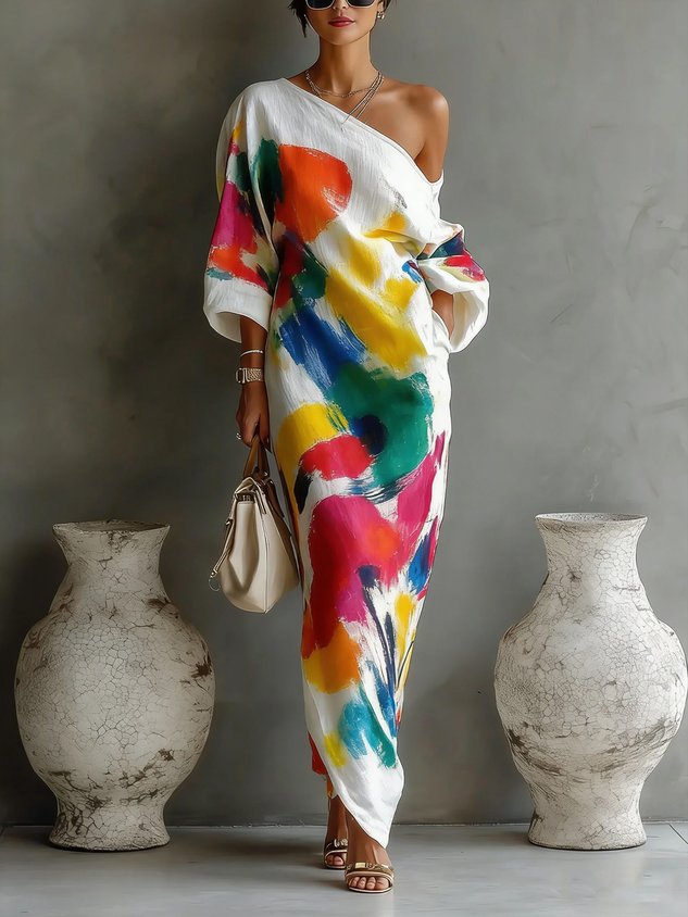Robe longue THEA Danoir Paris, robe maxi élégante en tissu fluide avec motifs floraux, portée décontractée ou chic.
