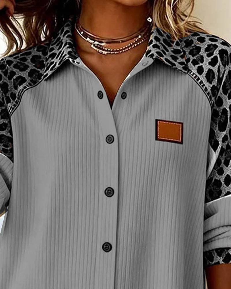 Chemise élégante à motif léopard de Danoir Paris, modèle Aria, en tissu fluide avec col et boutons, vue de face.