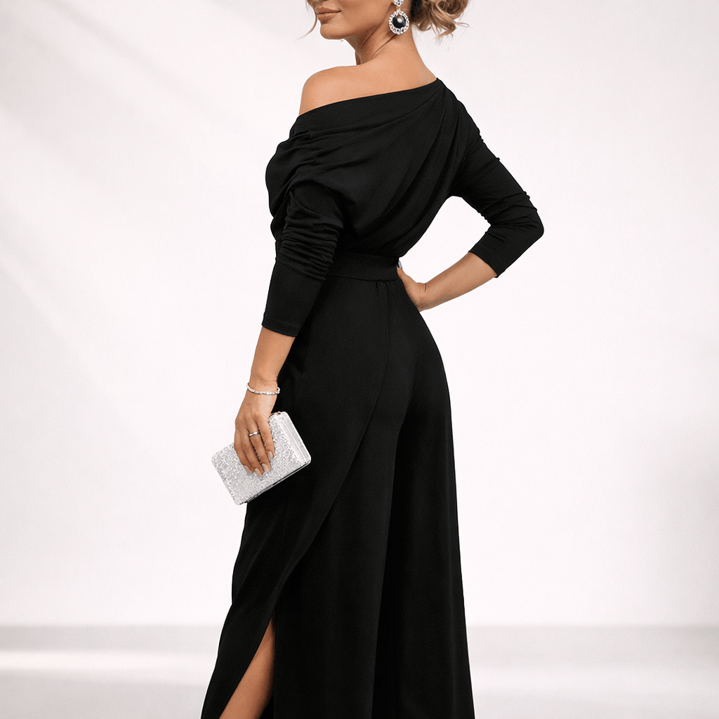 Pantalon mono élégant Danoir Paris Santoro™ porté par un mannequin, en tissu noir avec coupe sophistiquée.