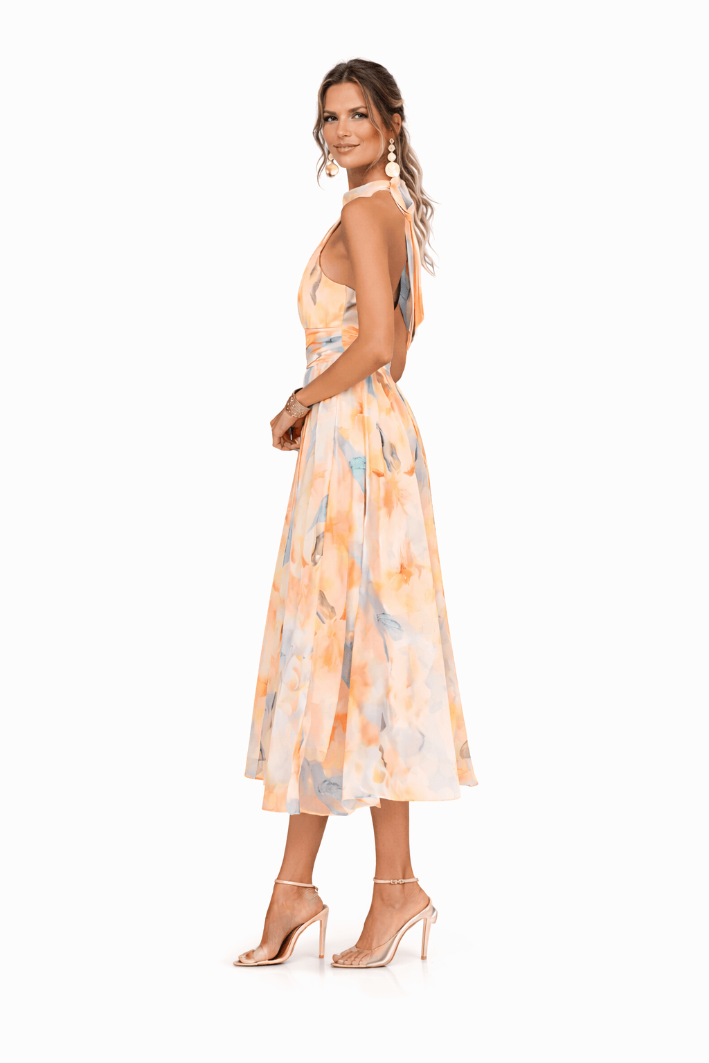 Robe halter Esther™ de Danoir Paris, en tissu fluide avec décolleté élégant, portée par un mannequin.