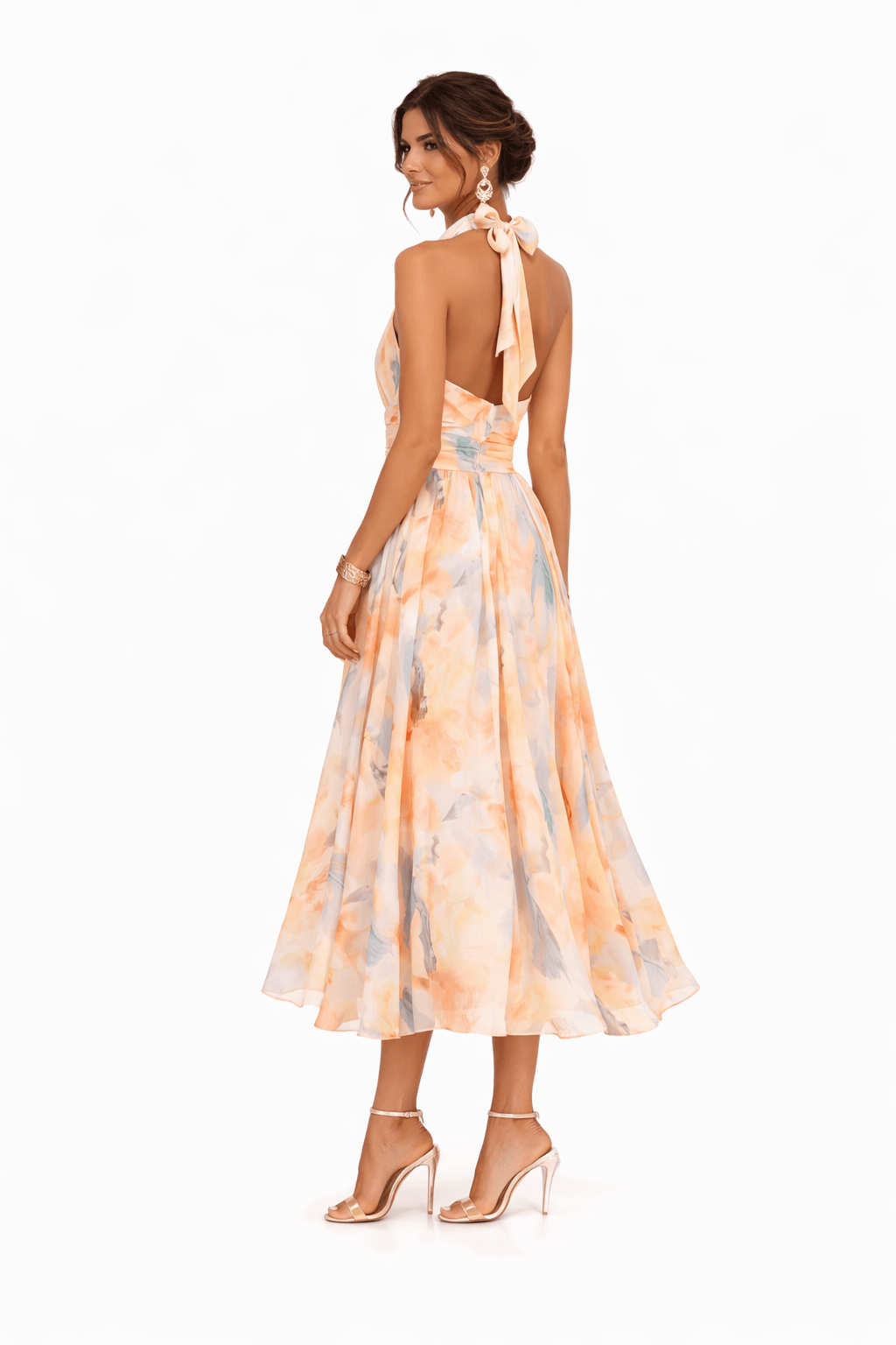 Robe à col halter Esther™ de Danoir Paris, robe élégante en tissu fluide, portée de face avec détail de la nuque.