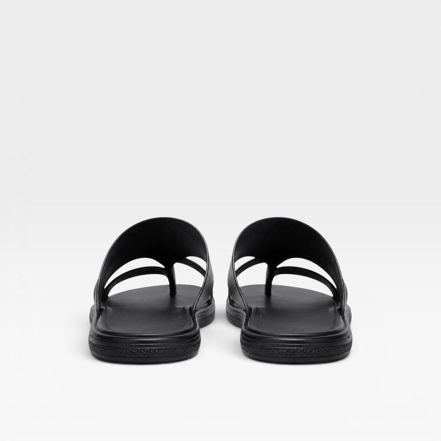 Sandales en cuir pour hommes Danoir Paris, à enfiler, avec boucle d’orteil, confort quotidien élégant, chaussures d'été.