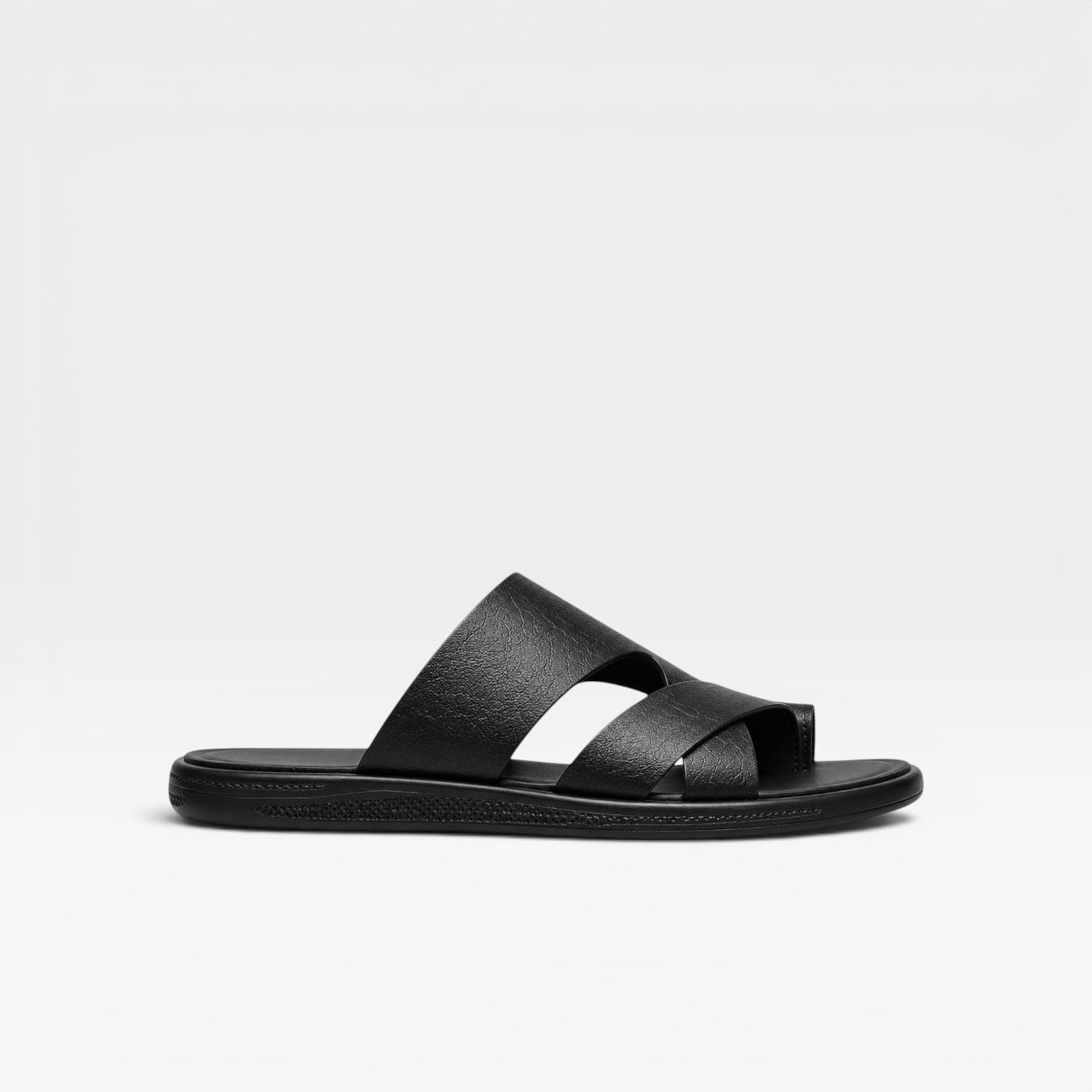 Sandales en cuir pour hommes de Danoir Paris avec boucle d’orteil, confort quotidien et style élégant.