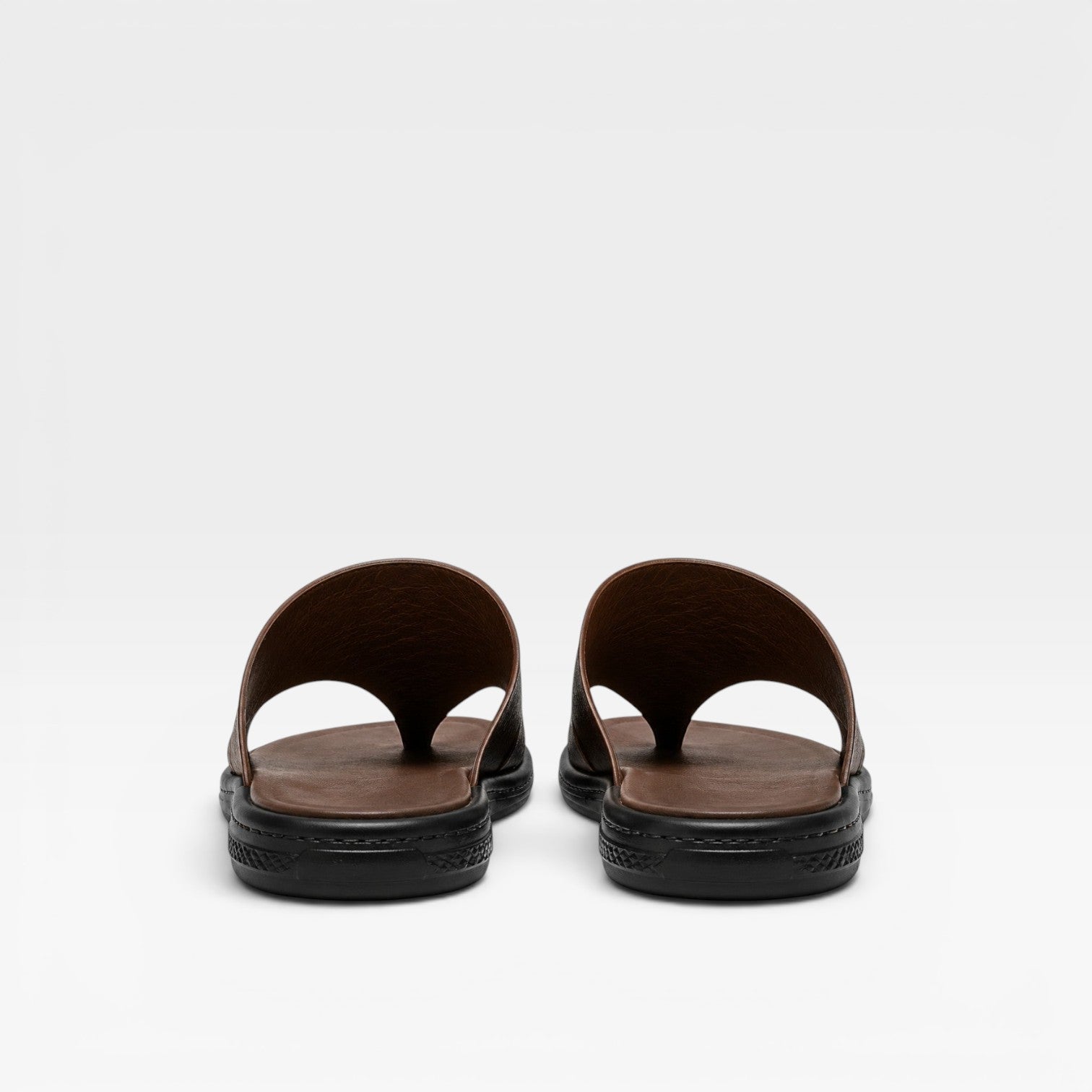 Sandales en cuir pour hommes Danoir Paris, à enfiler, avec boucle d’orteil, confort quotidien élégant, chaussures d'été.