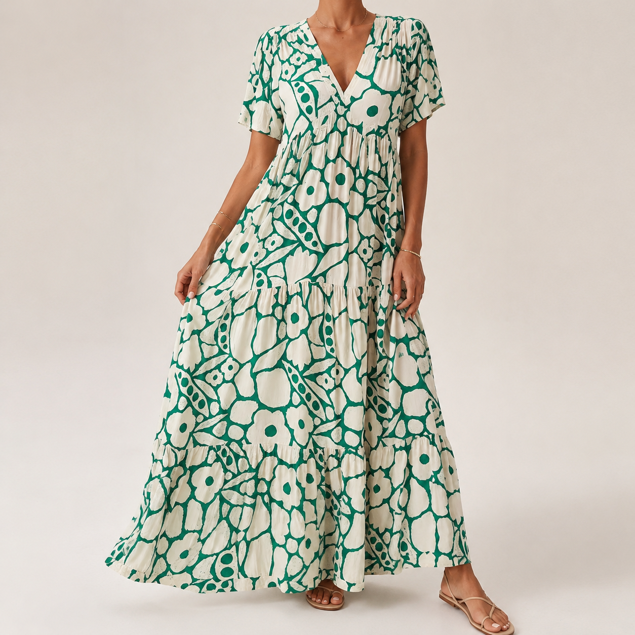 Robe bohème élégante Margaret de Danoir Paris, tissu fluide avec motifs floraux, idéale pour un style décontracté chic.