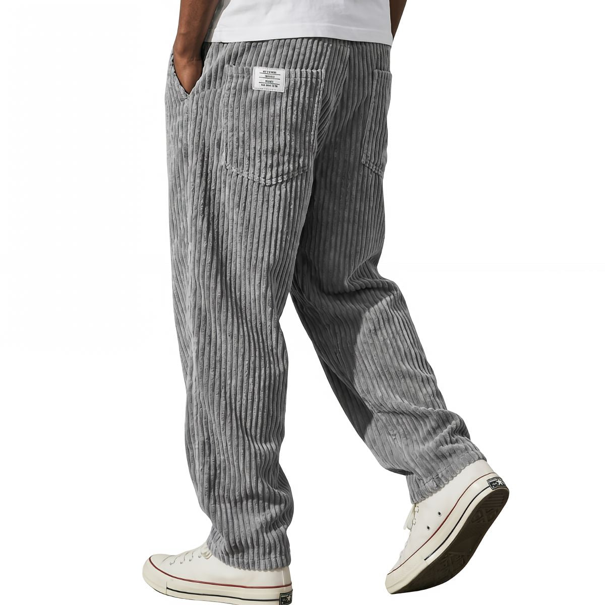 Pantalons en velours côtelé gris clair Danoir Paris pour homme, coupe ajustée et tissu doux visible sur l'image.