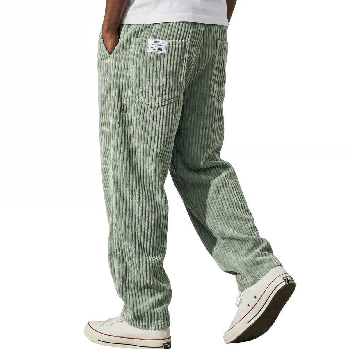 Pantalons en velours côtelé vert clair Danoir Paris, coupe droite, texture douce et élégante, vue de face.