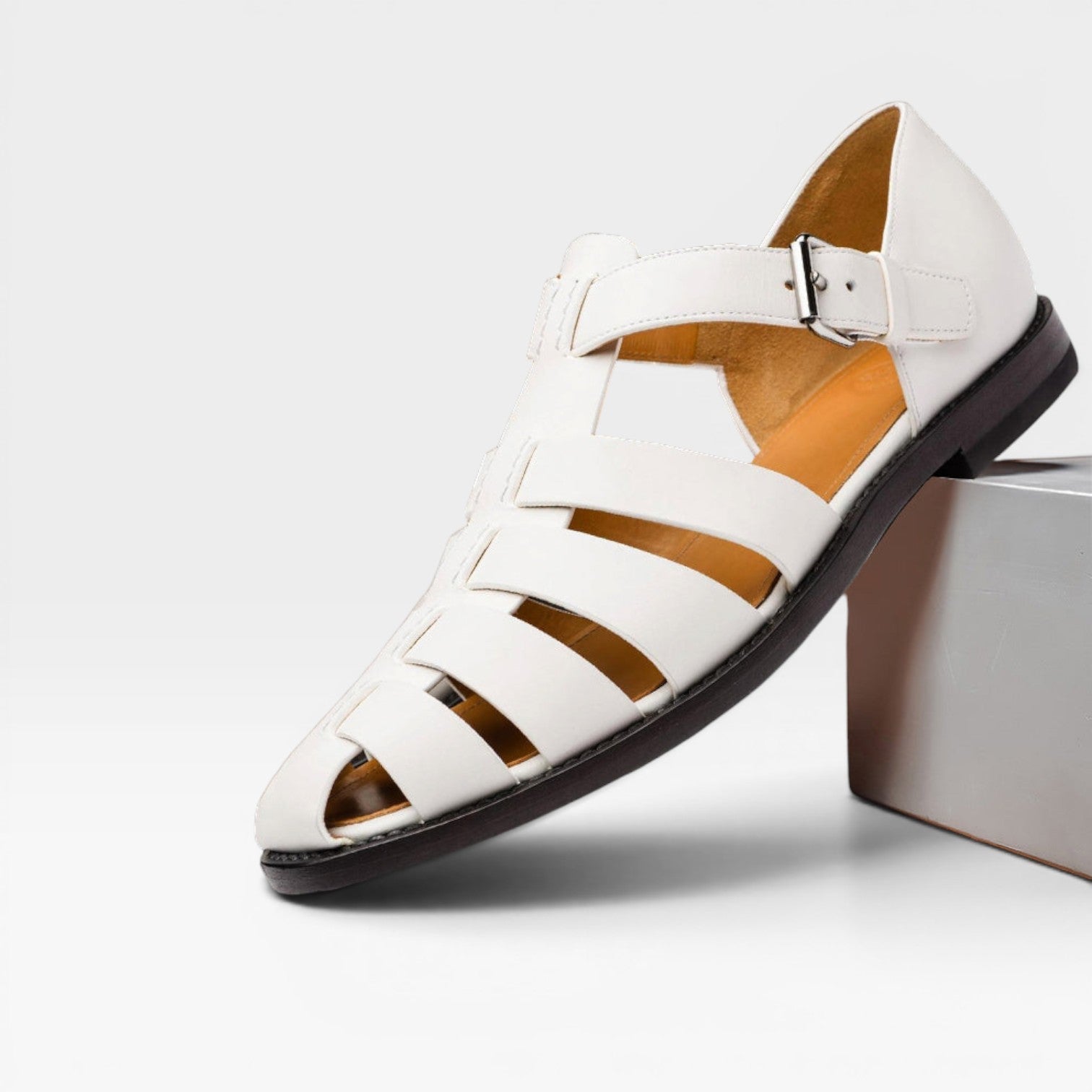 Sandales fisherman pour hommes en cuir Danoir Paris, style estival classique à bout fermé, chaussure décontractée confortable.