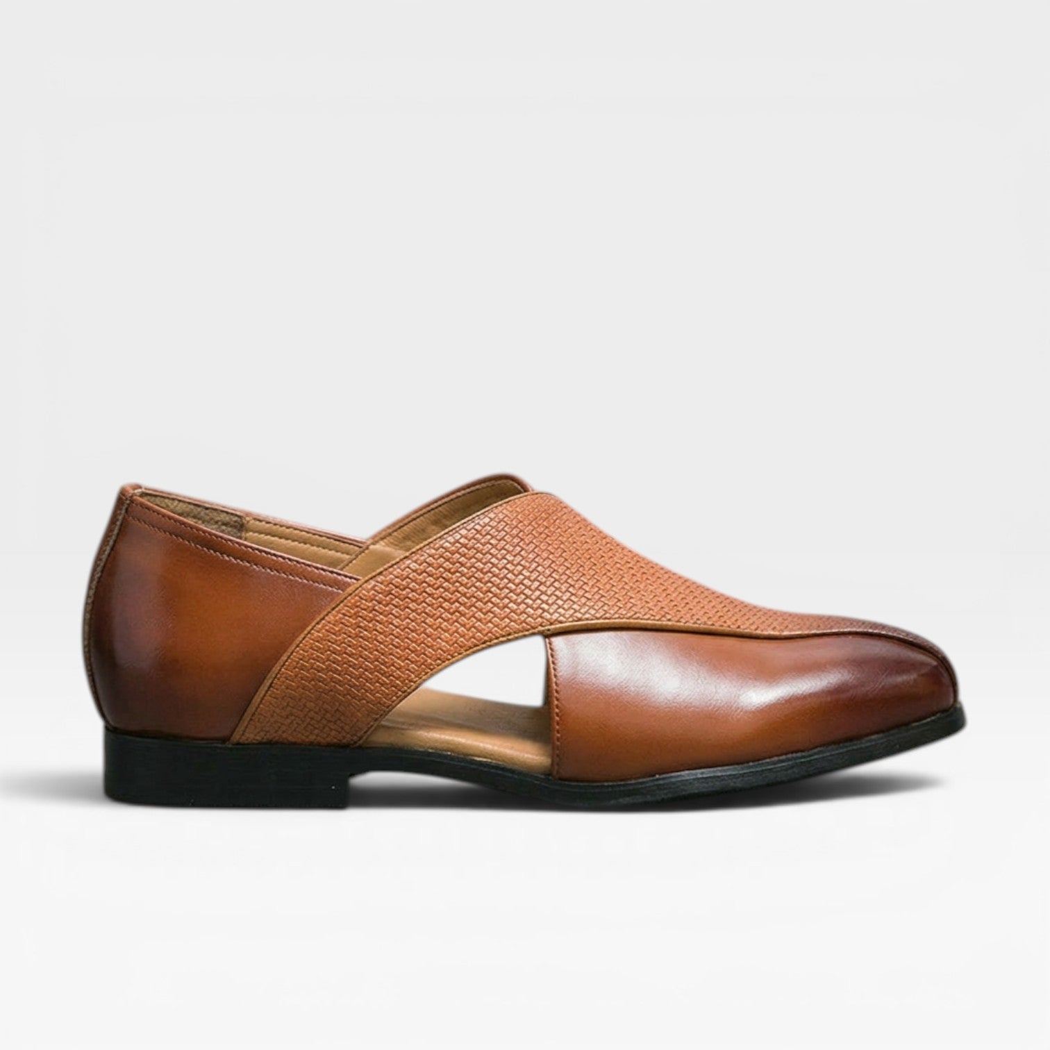 Mocassins en cuir véritable pour hommes Danoir Paris, chaussures habillées classiques à enfiler avec bride croisée.