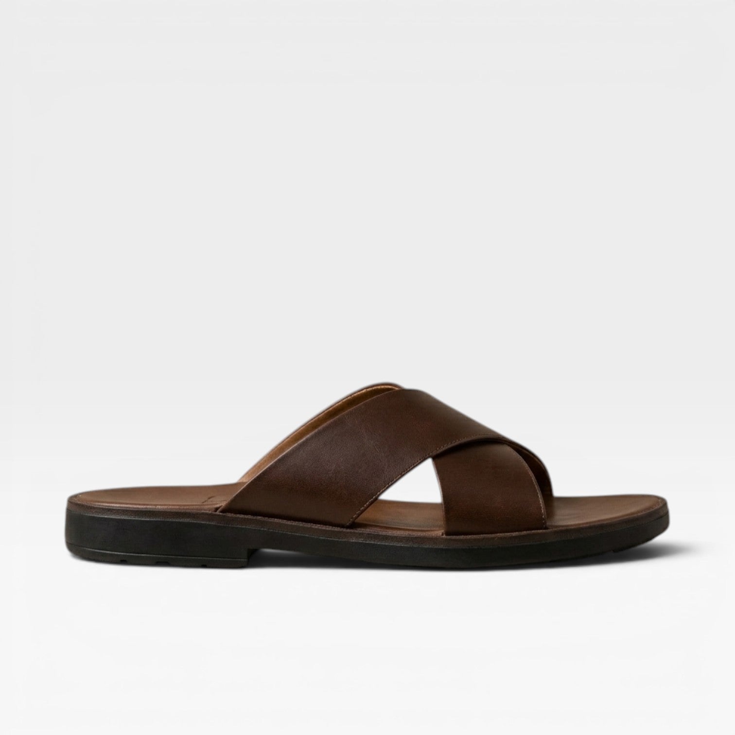 Sandales en cuir pour hommes Danoir Paris avec brides croisées, style d'été confortable à enfiler, chaussure décontractée.