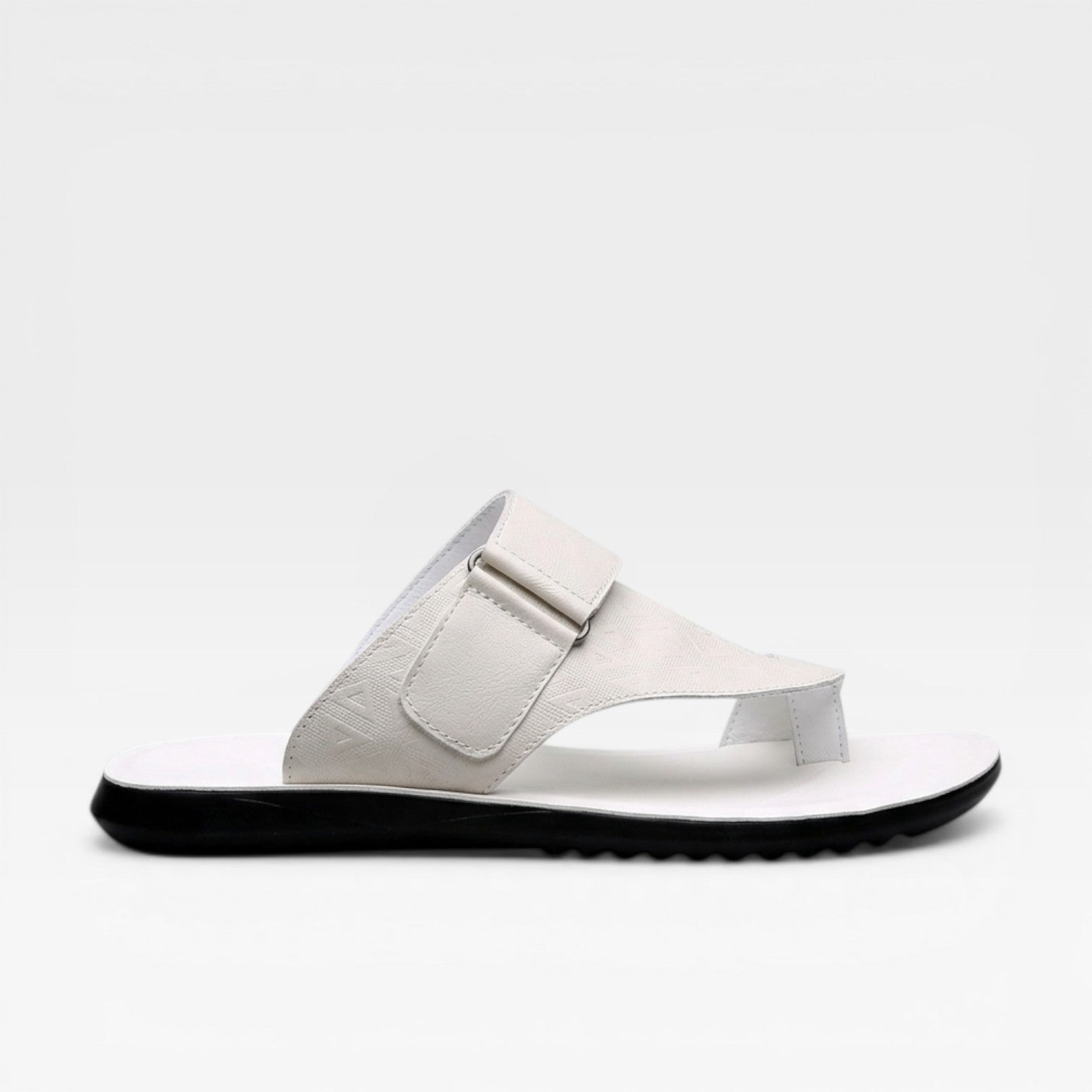 Sandales en cuir pour hommes Danoir Paris avec semelle souple, parfaites pour un usage quotidien, visibles sur cette image.