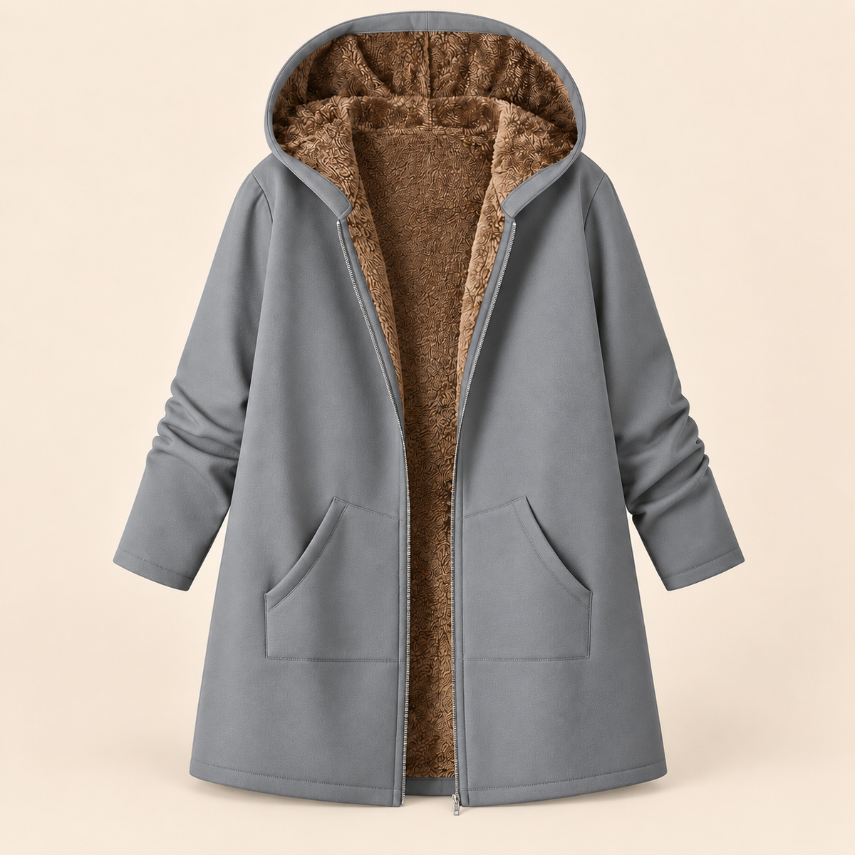 Manteau à capuche en sherpa gris avec intérieur teddy marron, Danoir Paris, vêtement douillet pour l'hiver.