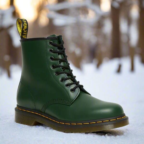 Bottes élégantes à lacets pour femmes Danoir Paris, en cuir noir avec semelle robuste et design moderne.