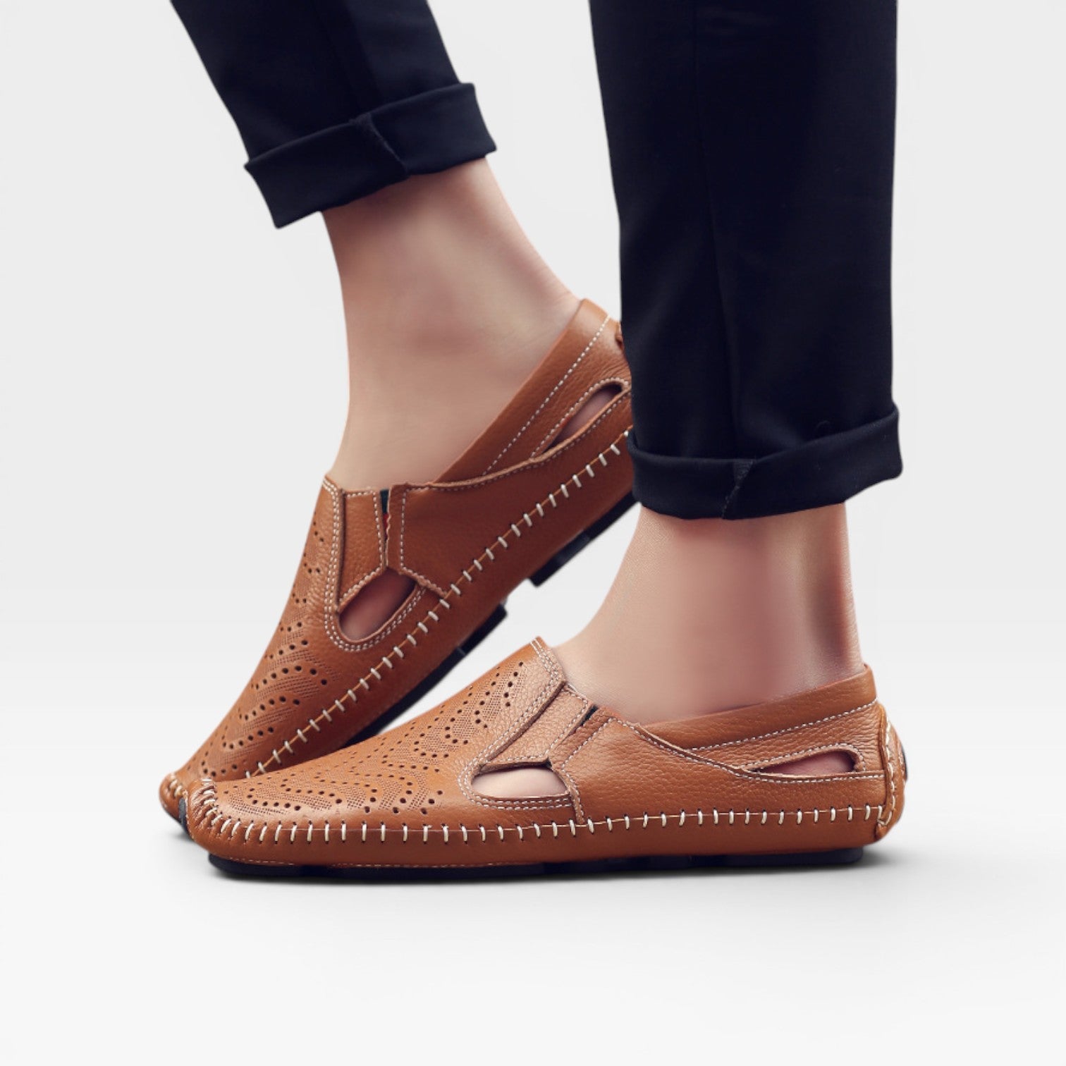 Mules en cuir pour hommes Danoir Paris, sandales d'été décontractées perforées à enfiler, style italien, vue de face.