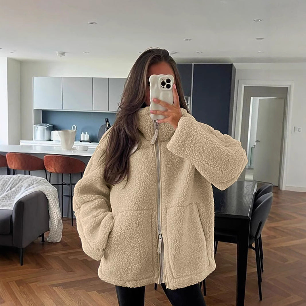 Manteau en Teddy Danoir Paris KAJA, doux et chaud, visible avec sa texture moelleuse et coupe élégante en image.