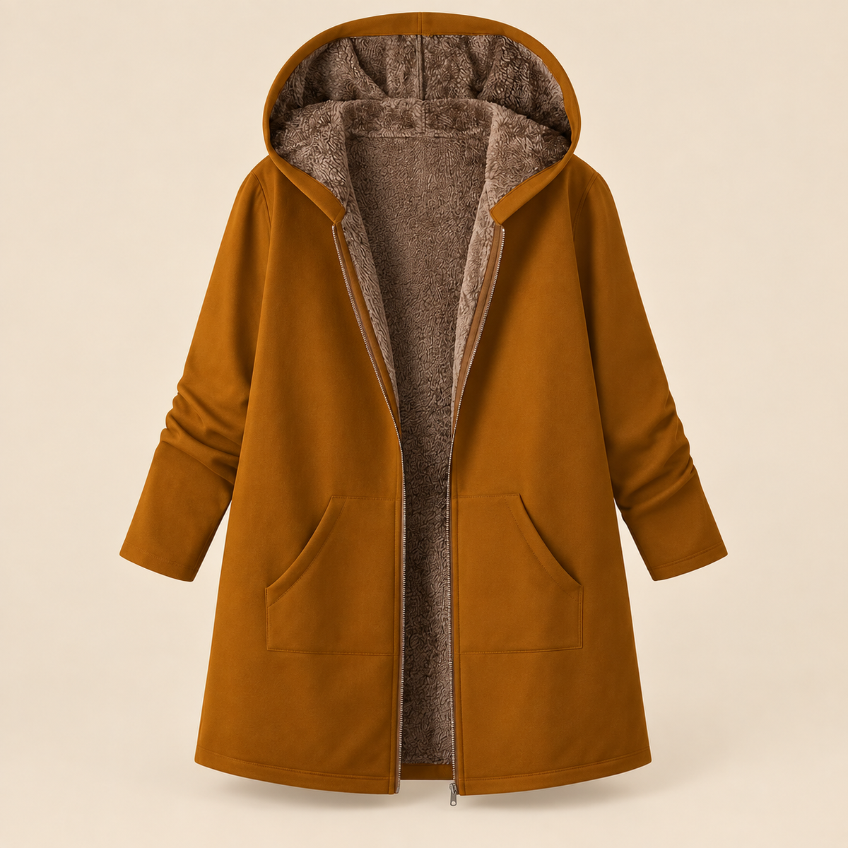 Manteau à capuche en sherpa douillet Evelyn™ de Danoir Paris, coloris ocre avec doublure en teddy, vue de face.