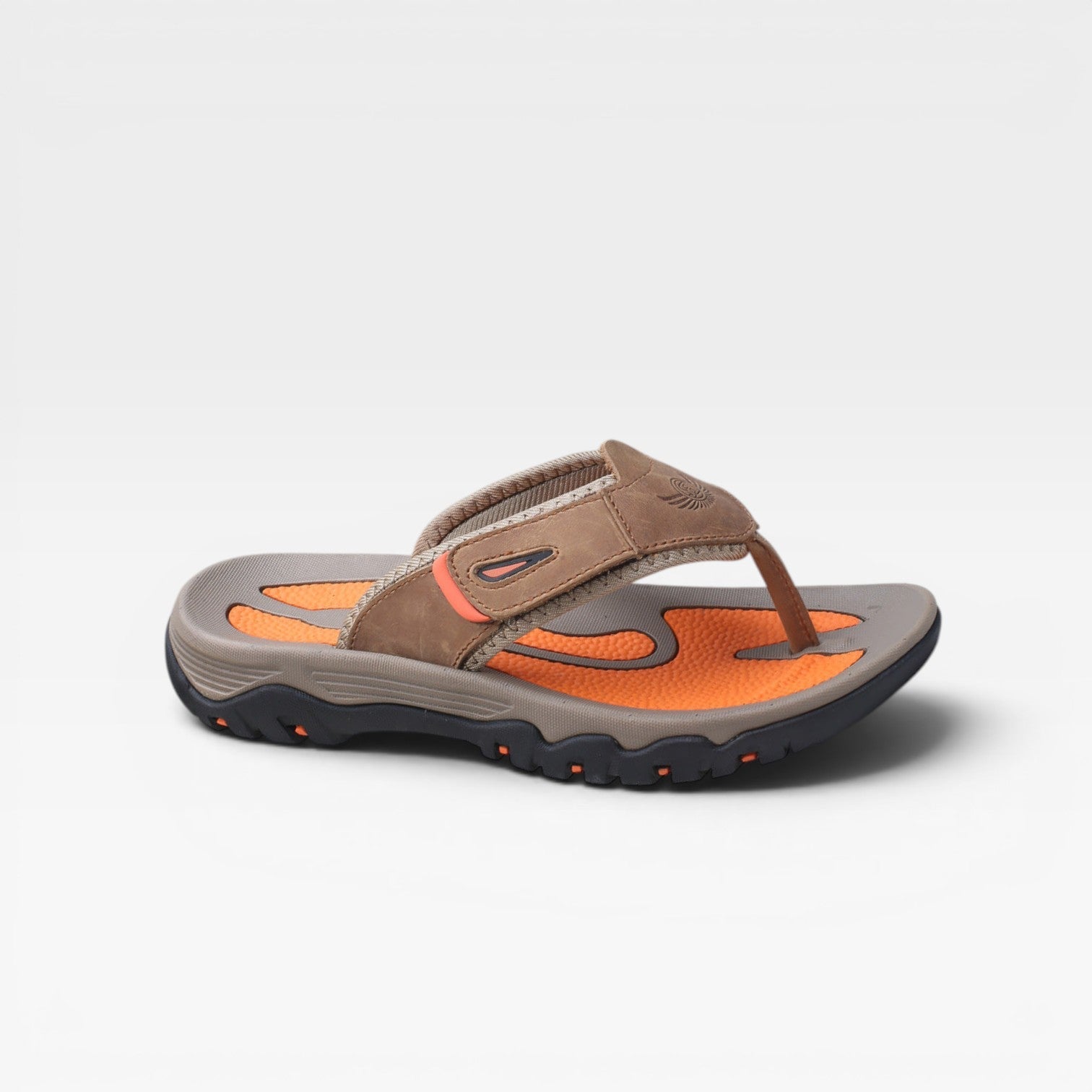 Sandales à entre-doigts en cuir de vachette pour hommes Danoir Paris, confortables et rembourrées, couleur marron.