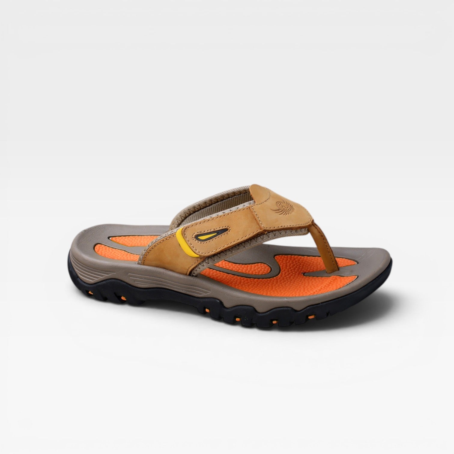 Sandales homme en cuir de vachette marron Danoir Paris, entre-doigts, confortables et rembourrées, pour un style décontracté.
