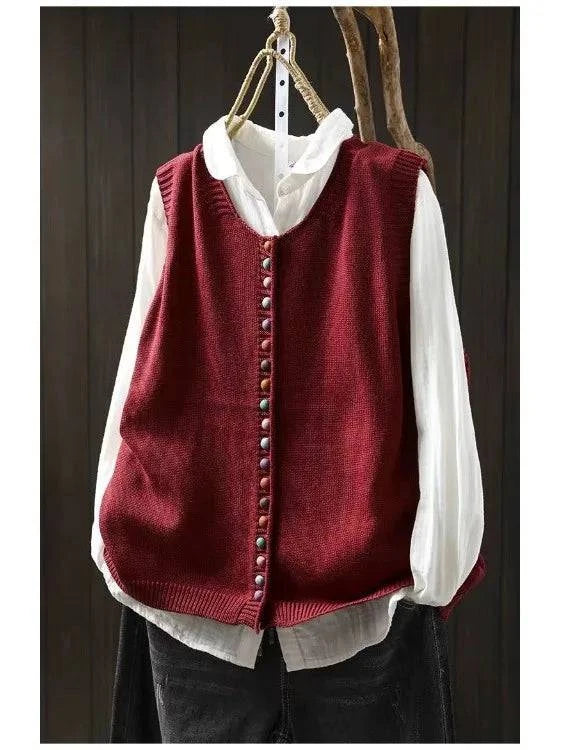 Cardigan chic quotidien Sadie de Danoir Paris, tissu doux, coupe moderne, en couleur neutre, porté sur un mannequin.