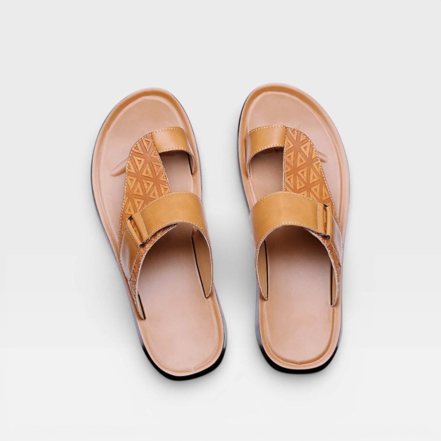 Sandales en cuir pour hommes Danoir Paris avec semelle souple, adaptées pour un usage quotidien, visibles en image.