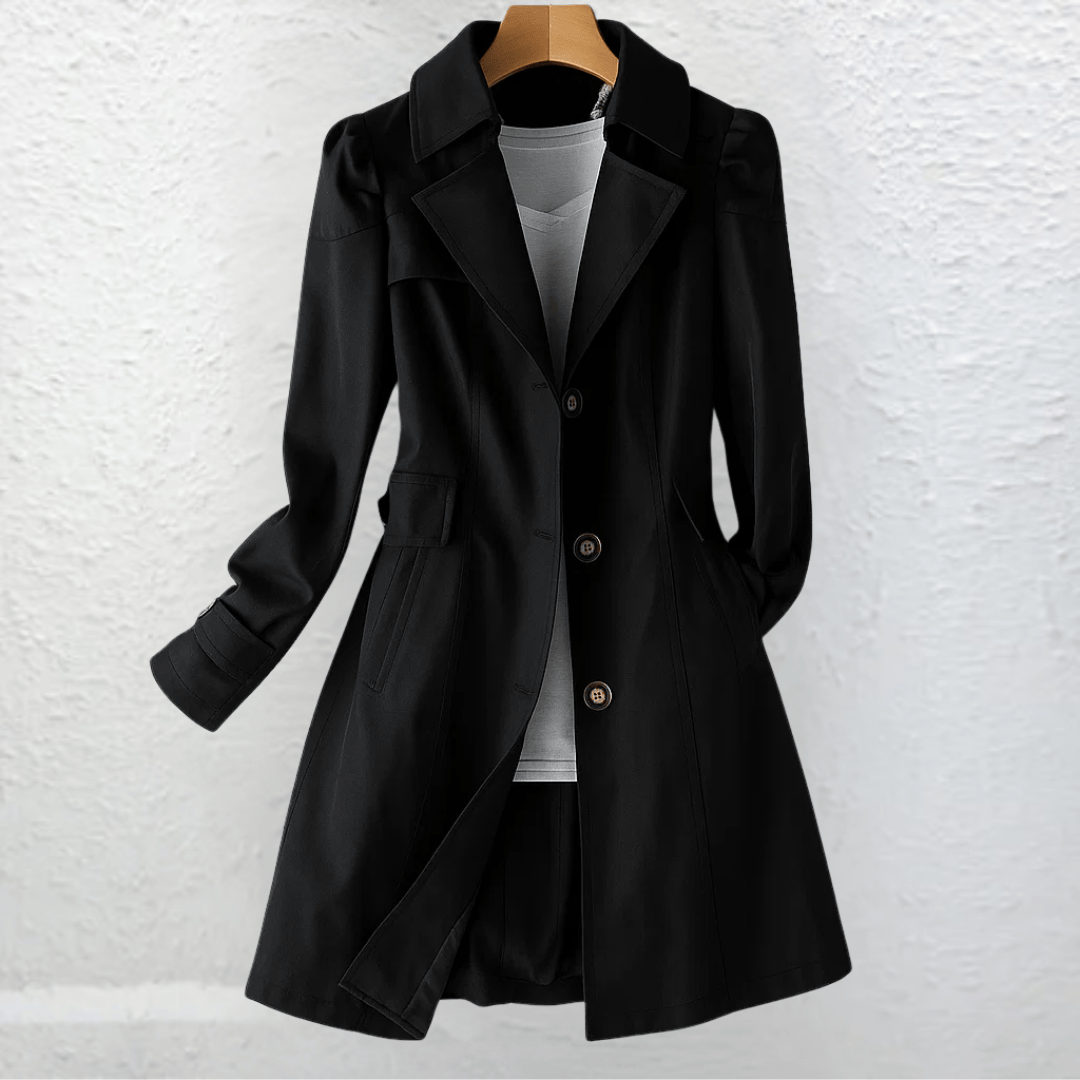 Manteau d'été vintage élégant Olivia par Danoir Paris, coupe sophistiquée, tissu léger et style raffiné, vue frontale.