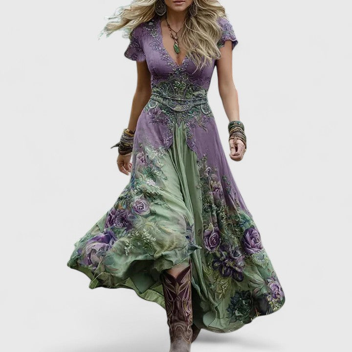 Robe féminine Laurenyssa de Danoir Paris, élégante et sophistiquée, en tissu fluide avec détails chics, vue de face.
