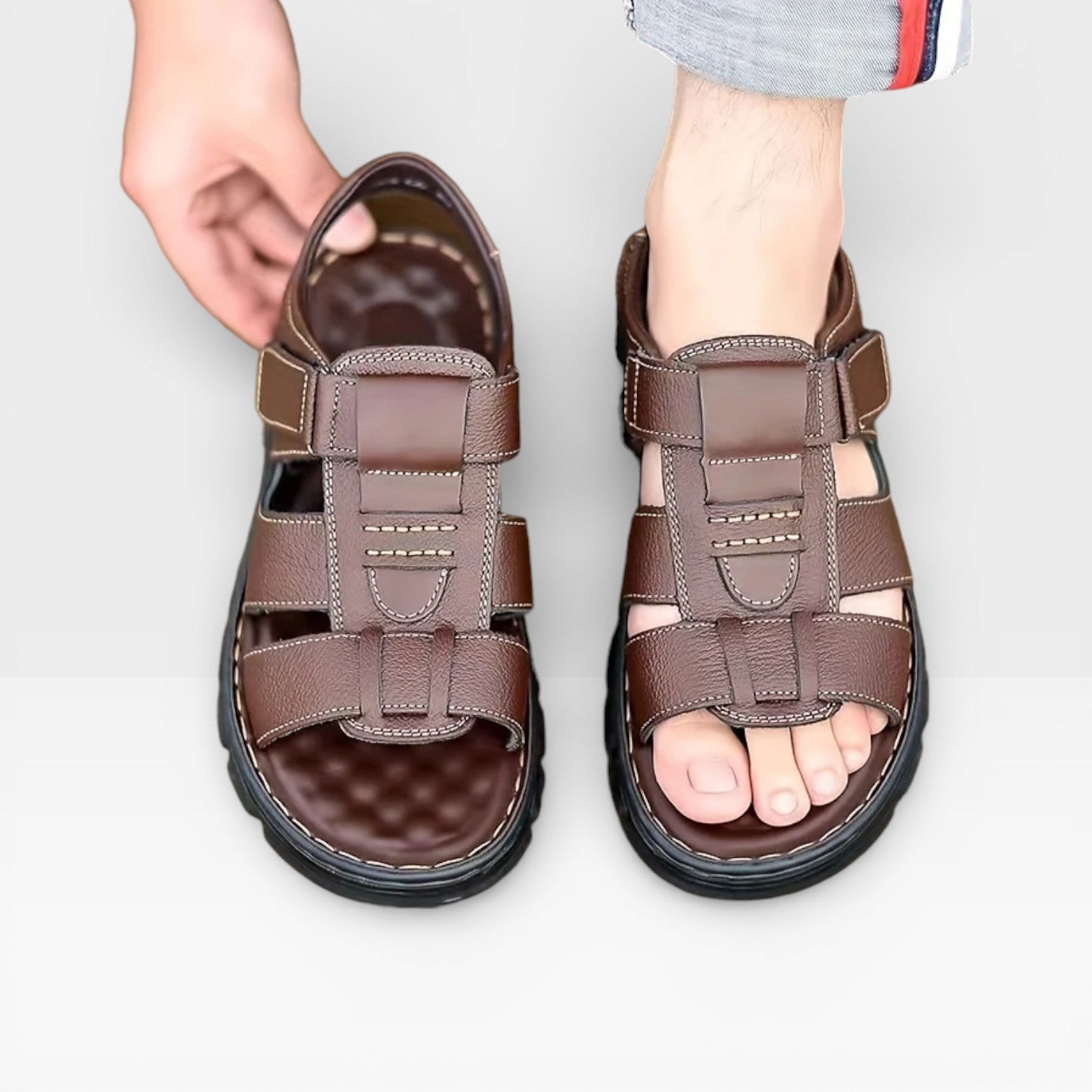 Sandales en cuir Danoir Paris pour hommes avec semelle souple, parfaites pour l'été, visibles en détail sur l'image.