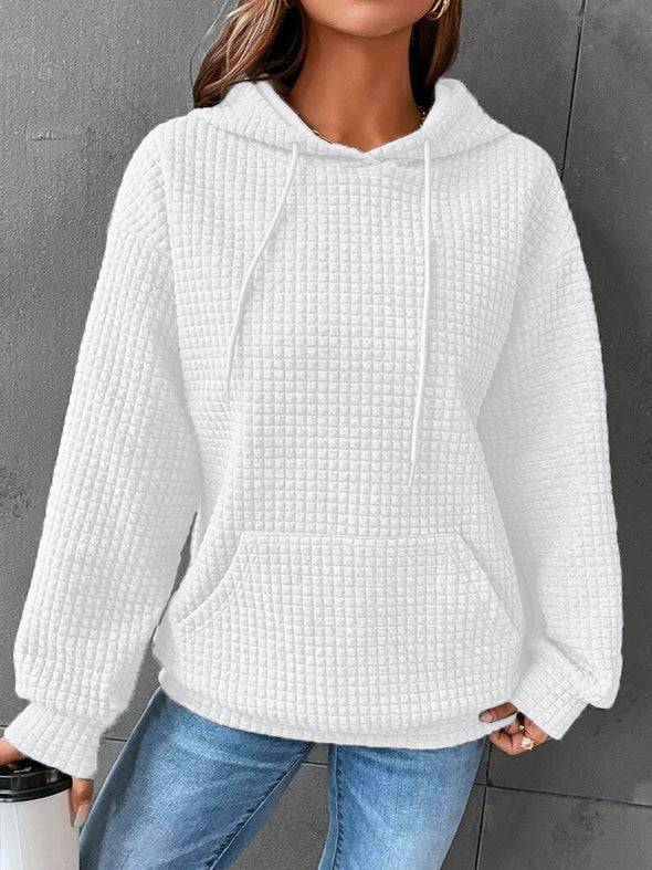 Sweatshirt d'hiver Molly de Danoir Paris, confortable, en tissu doux, couleur gris clair, portée décontractée sur mannequin.