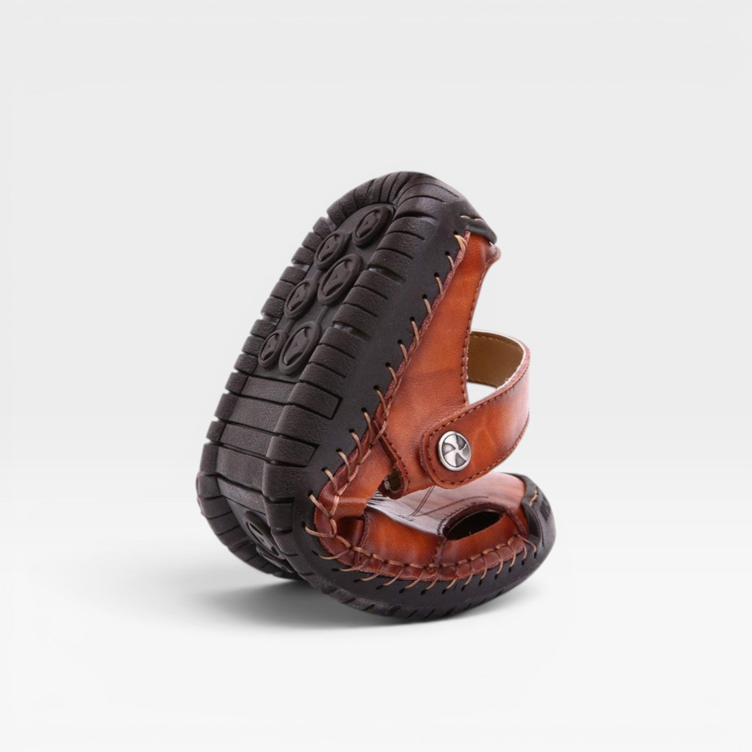 Sandales de pêcheur en cuir pour hommes Danoir Paris, style classique à bout fermé avec boucle réglable, chaussure confortable.