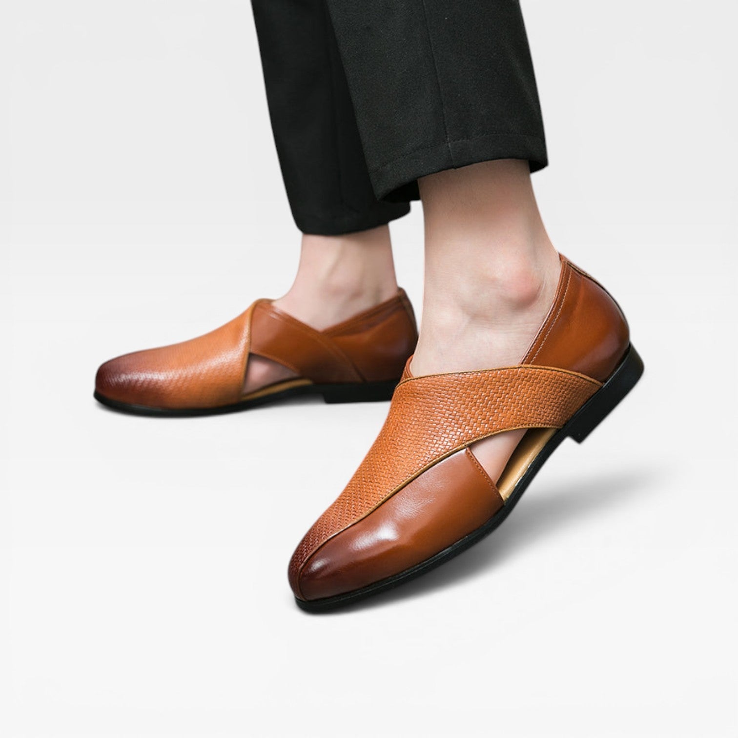 Mocassins en cuir véritable pour hommes de Danoir Paris, chaussures habillées classiques à enfiler avec bride croisée, sandales élégantes.