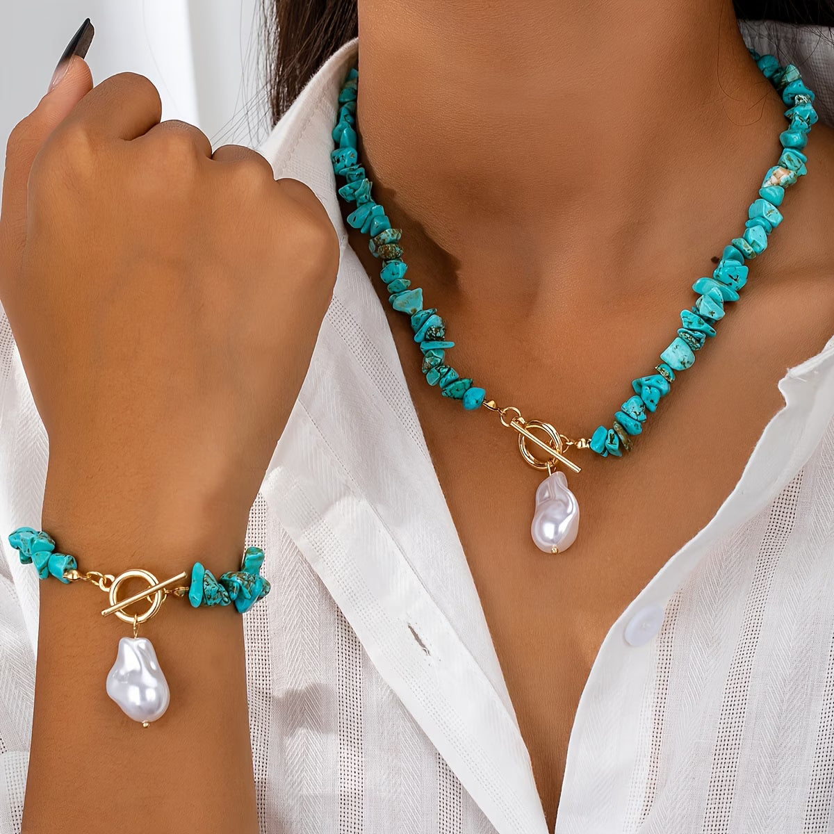 Ensemble de parure turquoise et perles de Danoir Paris, comprenant un collier et un bracelet élégants en perles et turquoise.