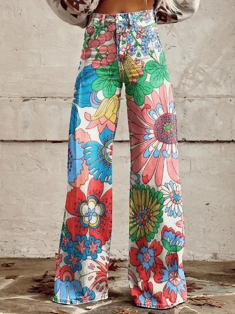 Pantalon floral décontracté et élégant de la marque Danoir Paris, tissu léger et coupe confortable, motif floral tendance.